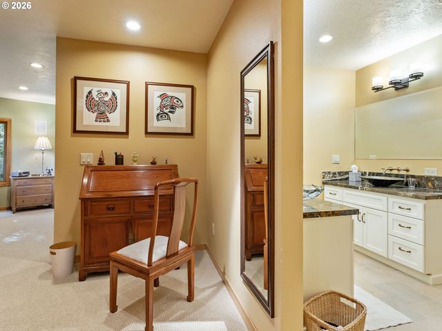 6019 Sw WOODS Ct, Portland, OR 97221