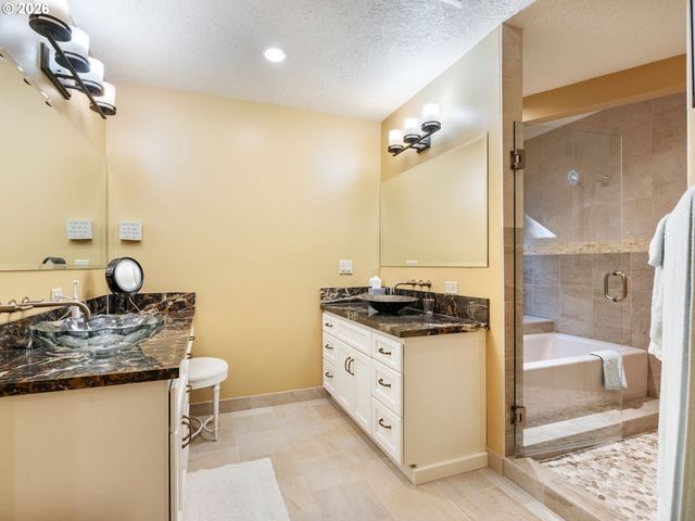 6019 Sw WOODS Ct, Portland, OR 97221