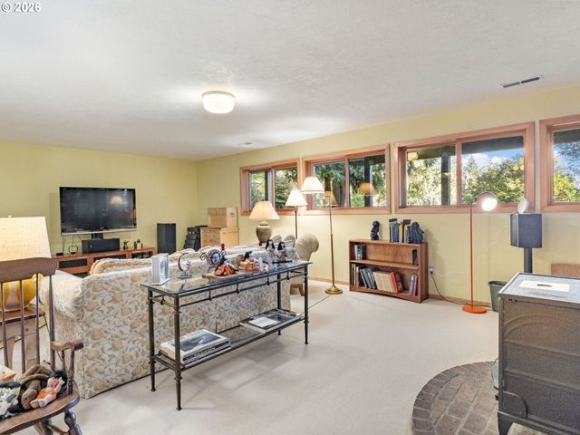 6019 Sw WOODS Ct, Portland, OR 97221