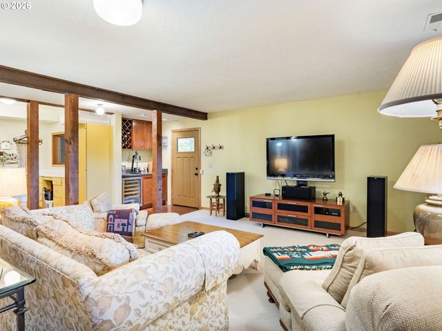 6019 Sw WOODS Ct, Portland, OR 97221