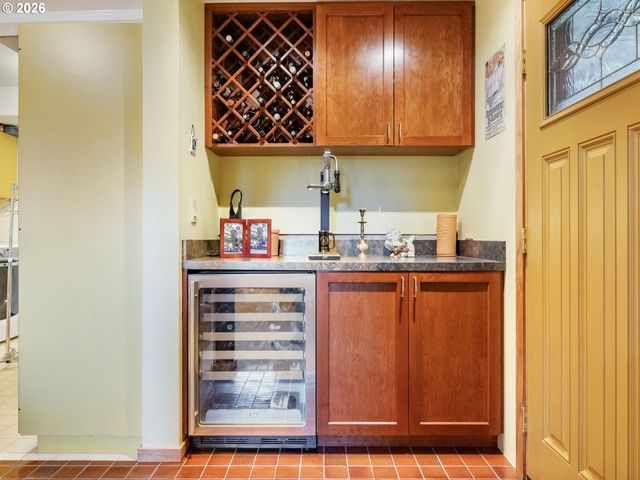 6019 Sw WOODS Ct, Portland, OR 97221