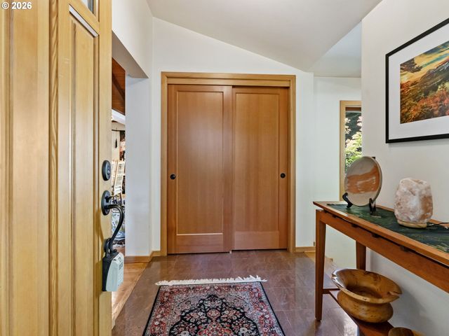 6019 Sw WOODS Ct, Portland, OR 97221