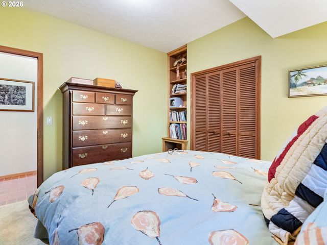 6019 Sw WOODS Ct, Portland, OR 97221