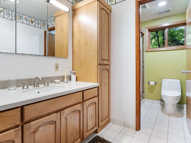 6019 Sw WOODS Ct, Portland, OR 97221