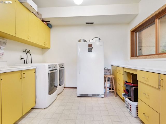 6019 Sw WOODS Ct, Portland, OR 97221