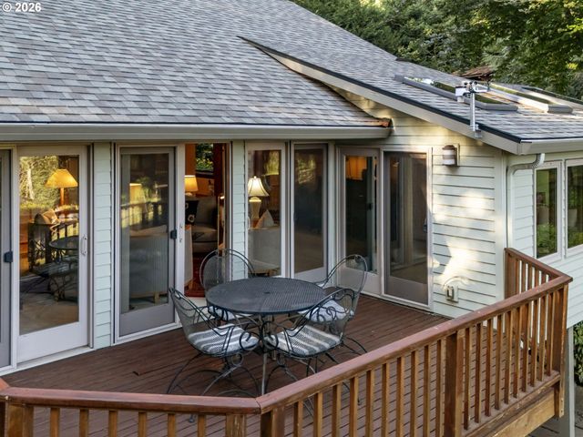 6019 Sw WOODS Ct, Portland, OR 97221