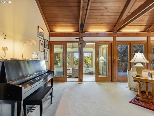 6019 Sw WOODS Ct, Portland, OR 97221