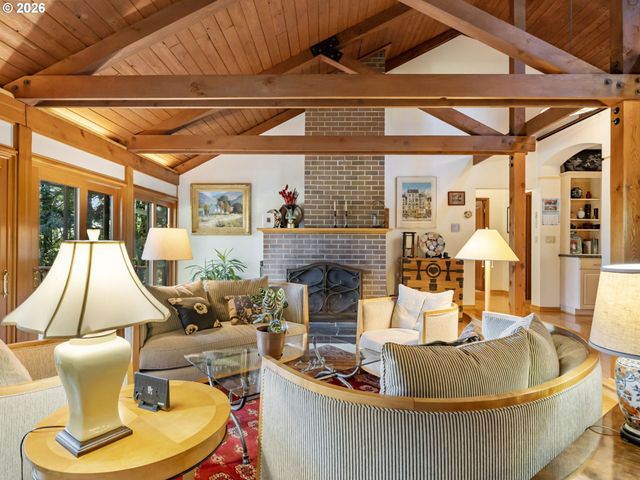 6019 Sw WOODS Ct, Portland, OR 97221