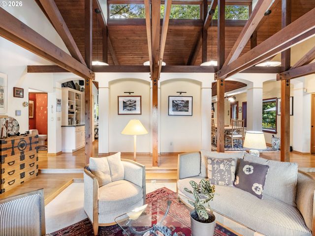6019 Sw WOODS Ct, Portland, OR 97221