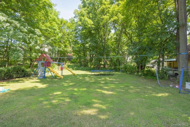 2 School House Lane, Central Valley, NY 10917