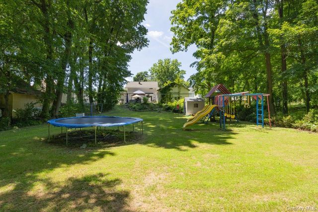 2 School House Lane, Central Valley, NY 10917