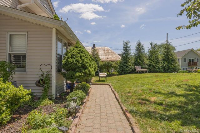 2 School House Lane, Central Valley, NY 10917