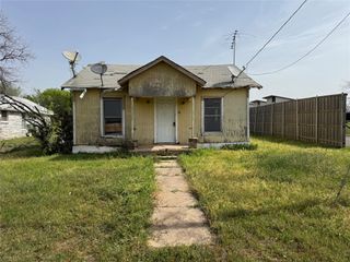 411 Decatur Street, Bowie, TX 76230