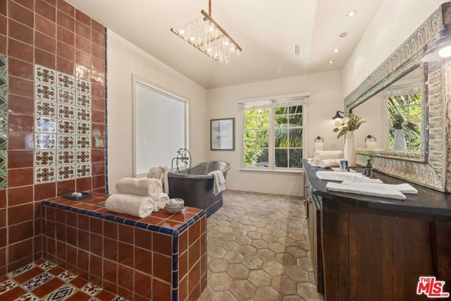 540 Dryad Road, Los Angeles, CA 90402