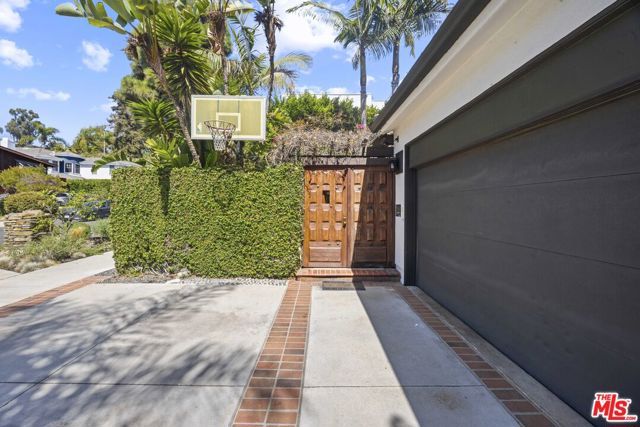 540 Dryad Road, Los Angeles, CA 90402