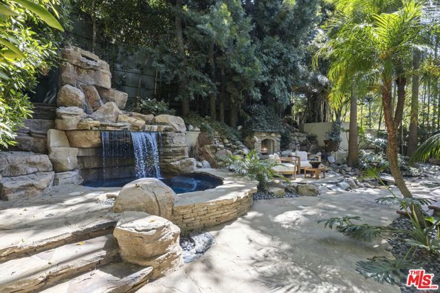 540 Dryad Road, Los Angeles, CA 90402