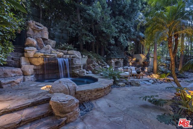 540 Dryad Road, Los Angeles, CA 90402