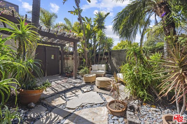 540 Dryad Road, Los Angeles, CA 90402