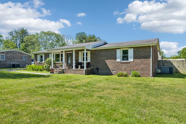 302 Highland Dr, Tullahoma, TN 37388