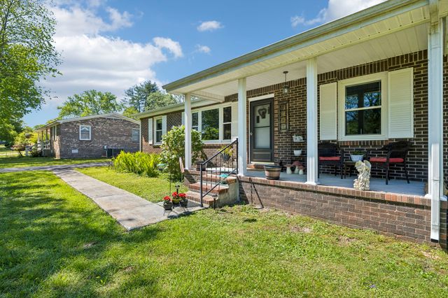 302 Highland Dr, Tullahoma, TN 37388