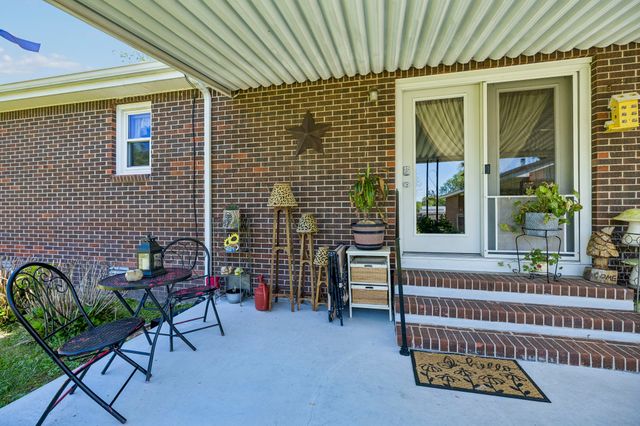 302 Highland Dr, Tullahoma, TN 37388