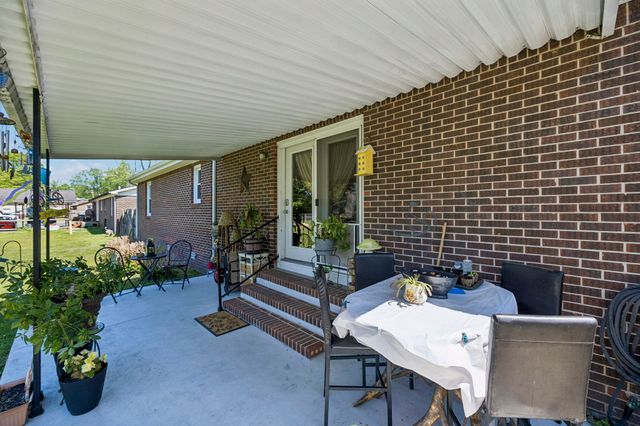 302 Highland Dr, Tullahoma, TN 37388