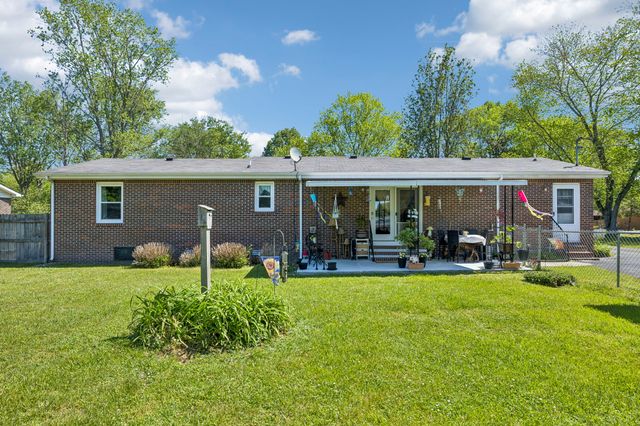 302 Highland Dr, Tullahoma, TN 37388