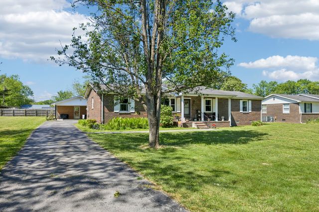 302 Highland Dr, Tullahoma, TN 37388