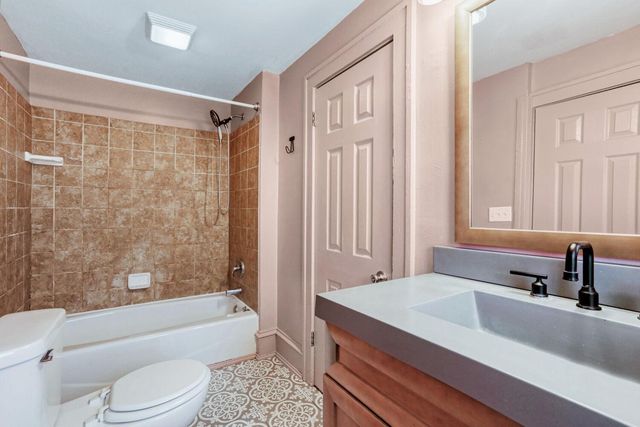 1010 Seminary Avenue, Saint Paul, MN 55104