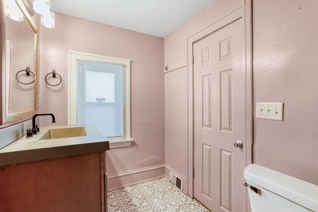 1010 Seminary Avenue, Saint Paul, MN 55104