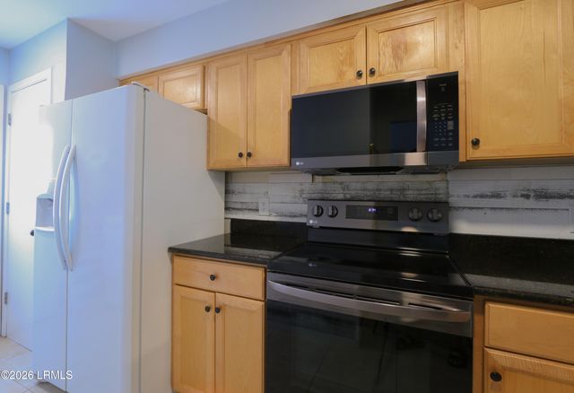 15 Deallyon Ave Apt 91, Hilton Head Island, SC 29928
