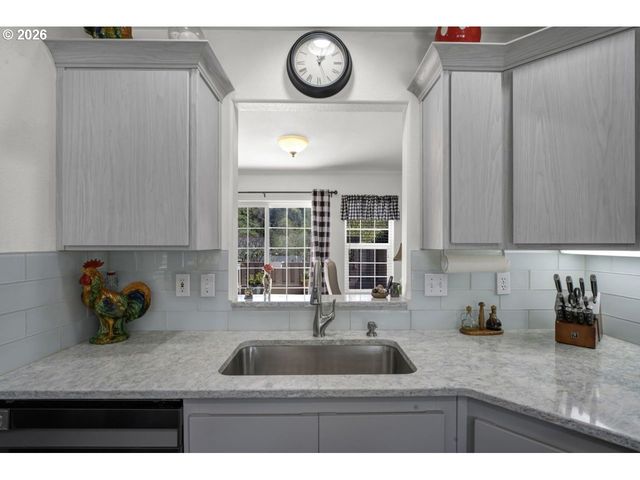 7 ONADOONE Ct, Florence, OR 97439