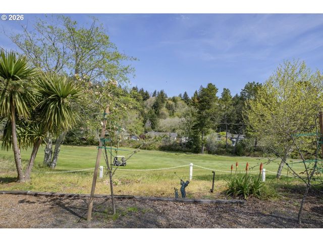 7 ONADOONE Ct, Florence, OR 97439