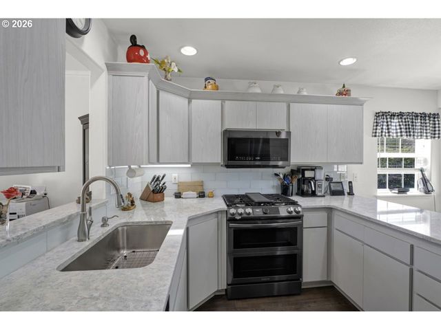 7 ONADOONE Ct, Florence, OR 97439