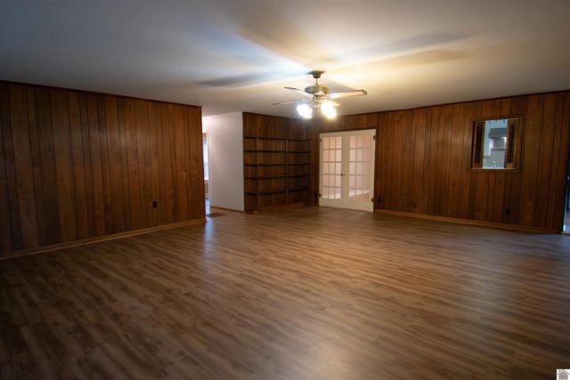 43 W 2nd Avenue, Calvert City, KY 42029