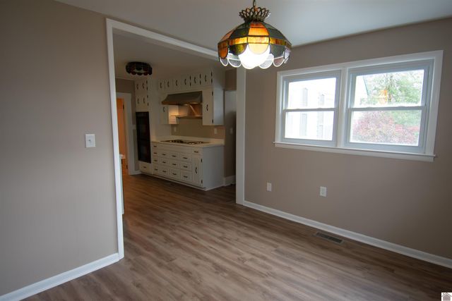 43 W 2nd Avenue, Calvert City, KY 42029