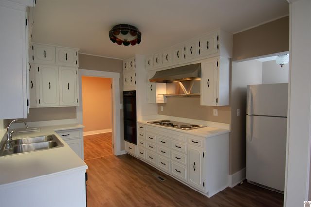 43 W 2nd Avenue, Calvert City, KY 42029