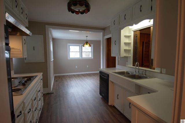 43 W 2nd Avenue, Calvert City, KY 42029