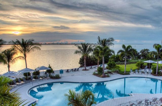 384 ARUBA CIRCLE 102, Bradenton, FL 34209