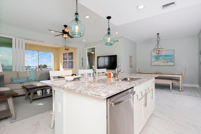 384 ARUBA CIRCLE 102, Bradenton, FL 34209