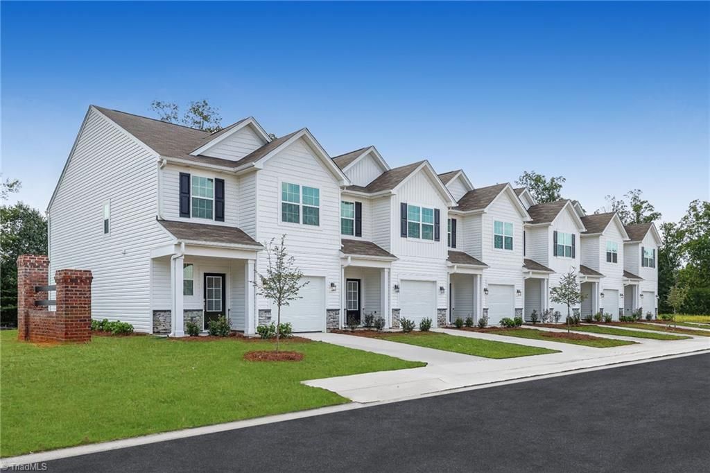 1896 Pheasant Trace Circle, Kernersville, NC 27284