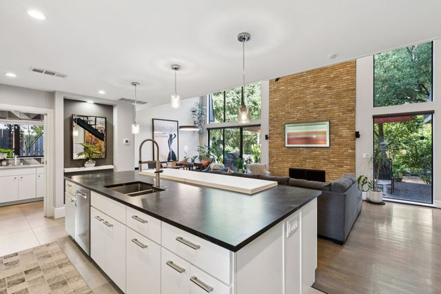 2934 Maple Springs Boulevard, Dallas, TX 75235