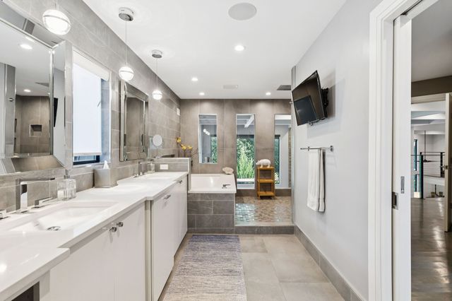 2934 Maple Springs Boulevard, Dallas, TX 75235