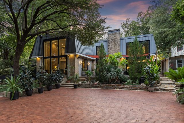 2934 Maple Springs Boulevard, Dallas, TX 75235