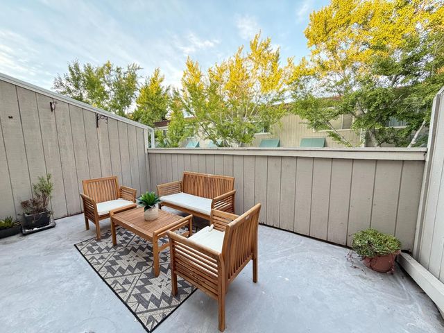 165 Okeefe Street 11, Menlo Park, CA 94025