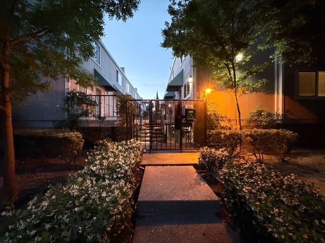 165 Okeefe Street 11, Menlo Park, CA 94025