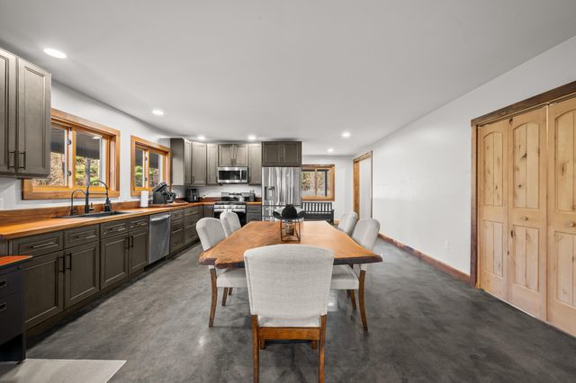 78720 County Road 376, Coloma, MI 49038