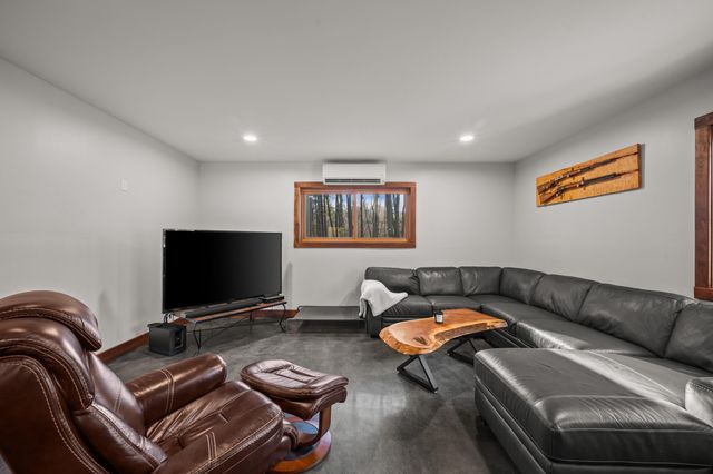 78720 County Road 376, Coloma, MI 49038