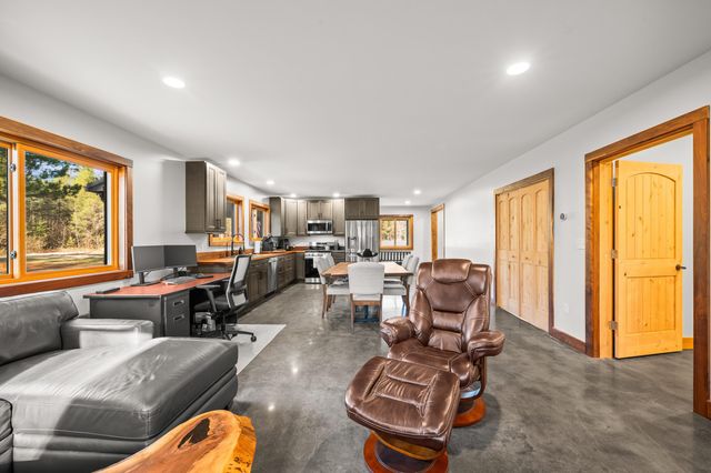 78720 County Road 376, Coloma, MI 49038