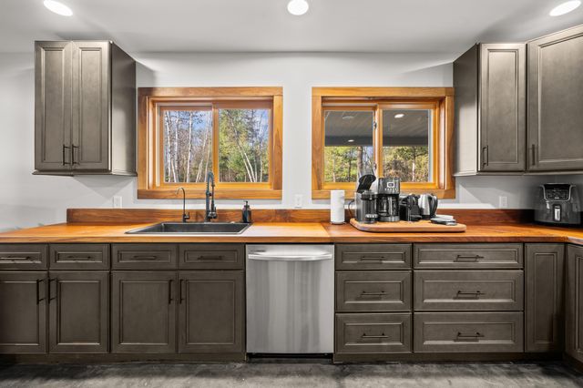 78720 County Road 376, Coloma, MI 49038